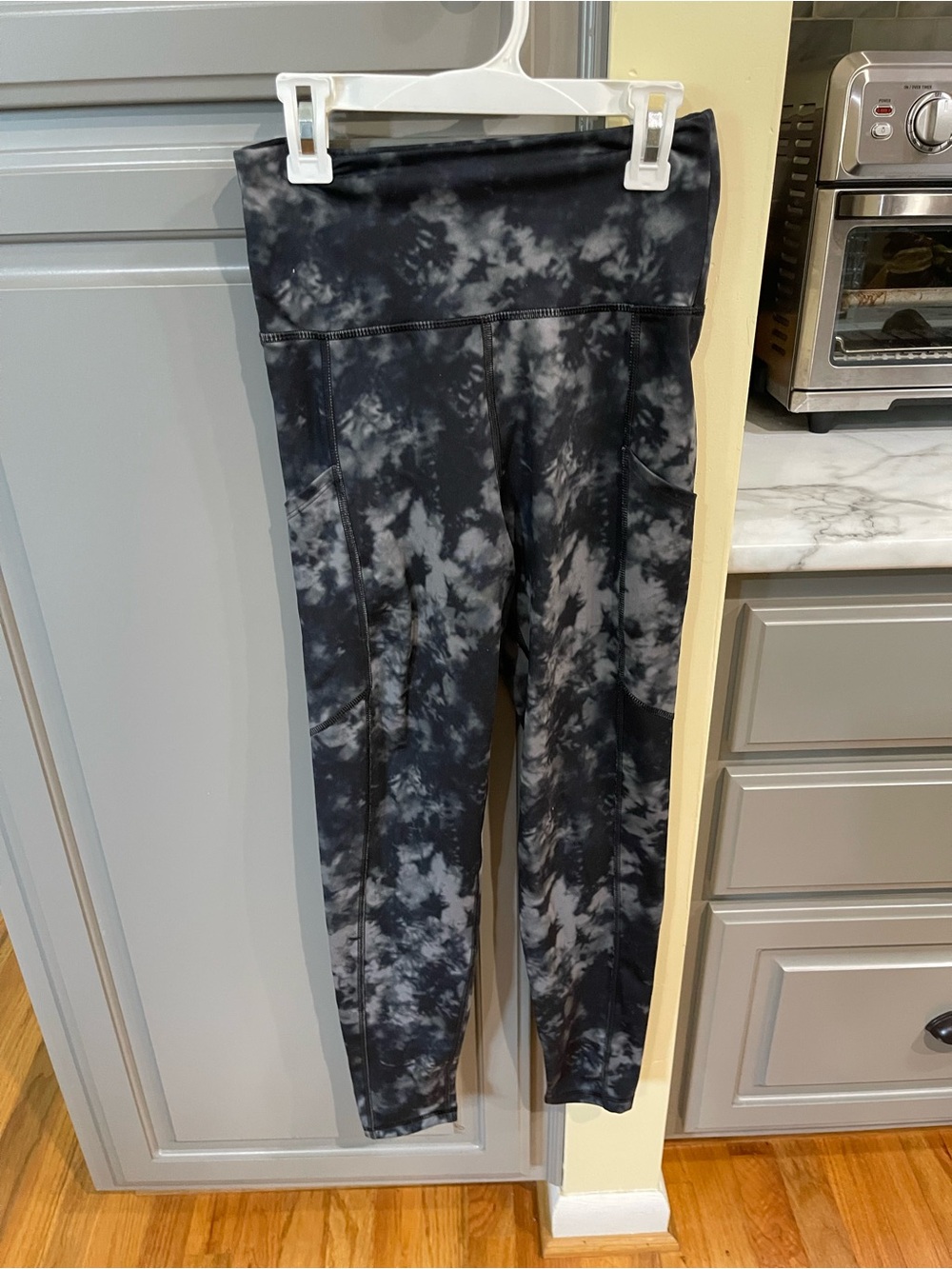 American Eagle Outfitters Black & Gray Tie-Dye High-Waist Leggings